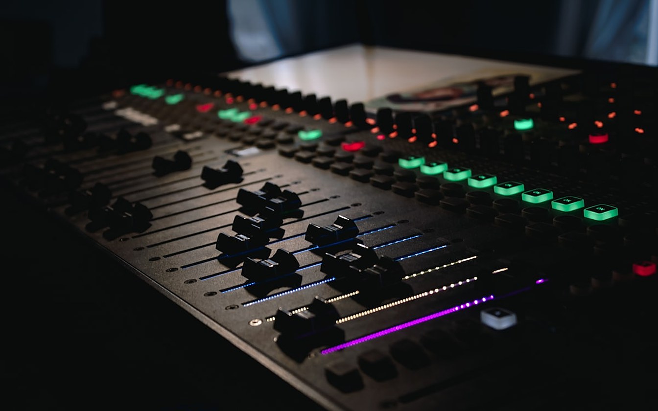 Studio microphone for narration recording