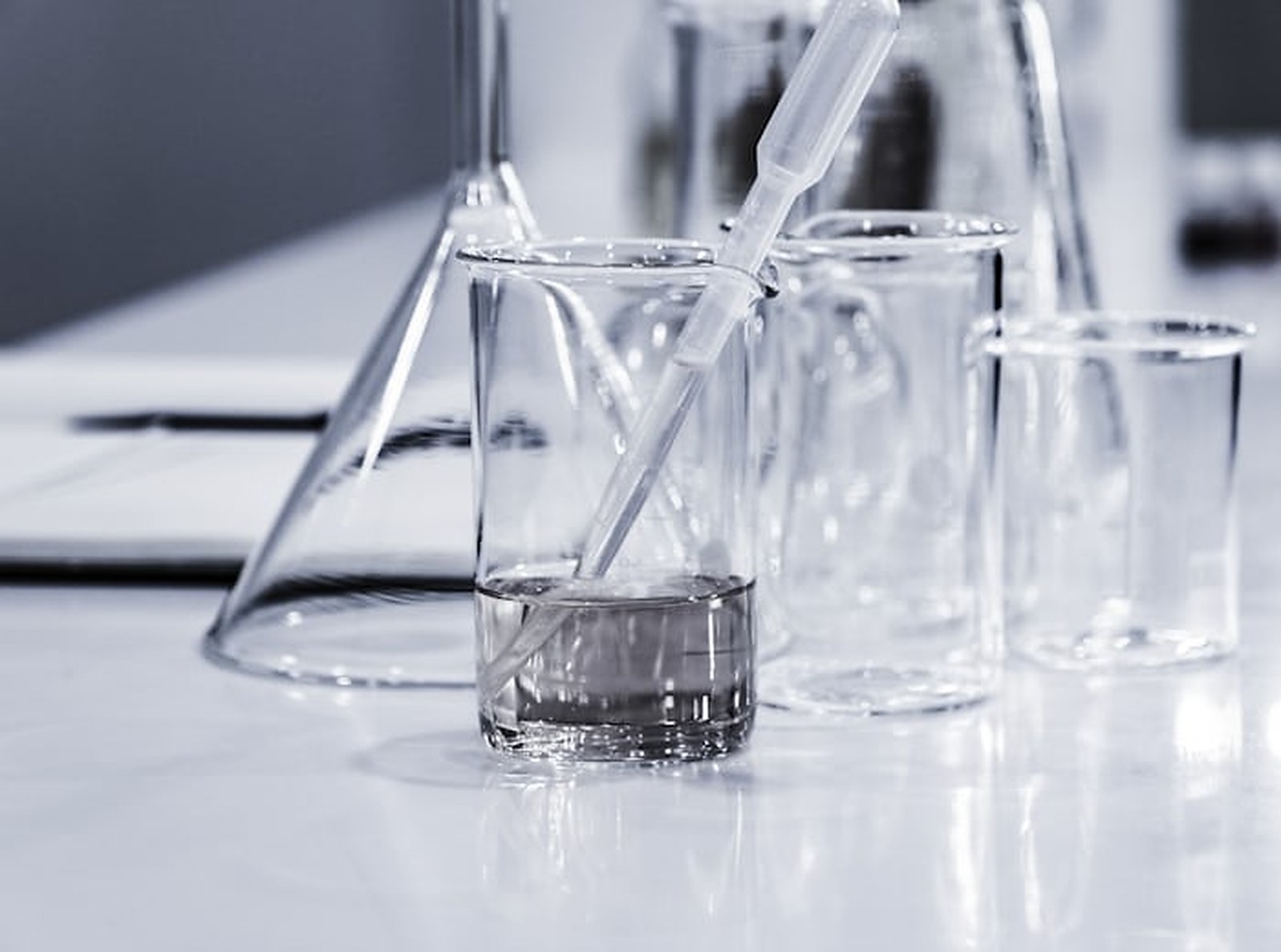 Material de laboratorio que representa las traducciones técnicas y científicas