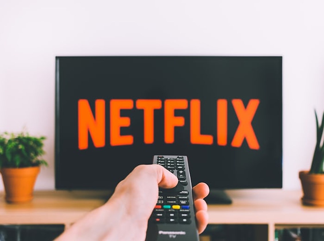Streaming series playing with Spanish subtitles on screen